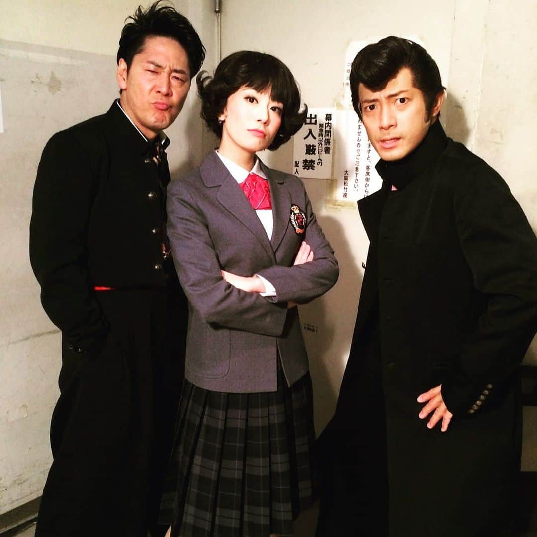 岡山祐児さんのインスタグラム写真 - (岡山祐児Instagram)「#改めまして #大阪環状線 #沢山のご来場ありがとうございました #裏番長の真由さんです #室龍太　#座長 #寺西拓人　さん #舞羽美海　さん #楠見薫　さん #桂団朝　さん #田村ツトム　さん #植栗芳樹　さん #竹本真之　さん #田中尚樹　さん #森碕ひろか　さん #前田絵美　さん #吉野悦世　さん #寺田最可　さん #春やすこ　さん #海原はるか　さん #姜暢雄　さん #赤井英和　さん #辻翔太郎　さん #木村弥寿彦　さん #関わってもらいましたスタッフの皆さん #ありがとうございました😊 #ハリセンガール #ハリセンボーイ」12月26日 15時09分 - yuji.okayama