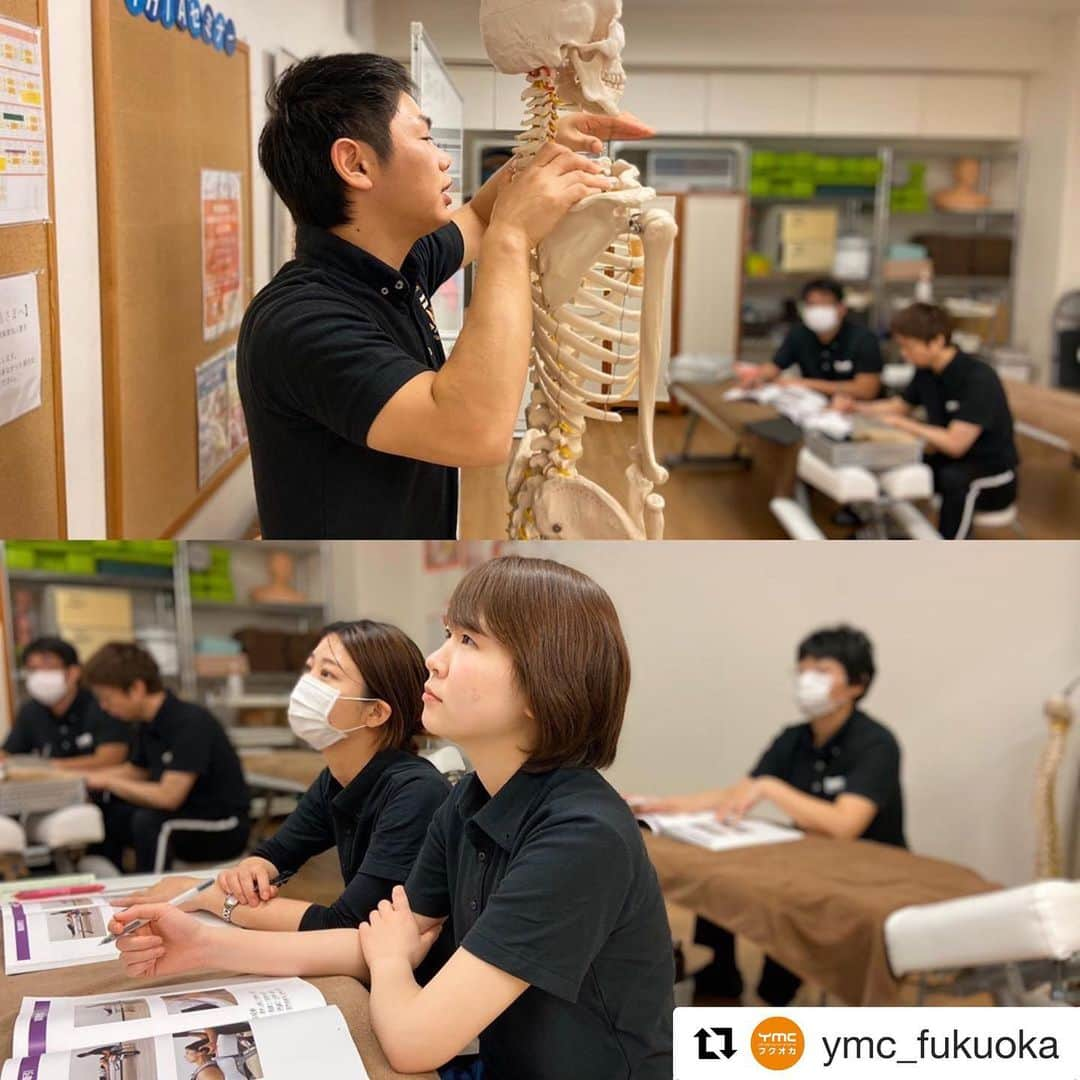 YMCメディカルトレーナーズスクール公式さんのインスタグラム写真 - (YMCメディカルトレーナーズスクール公式Instagram)「#Repost @ymc_fukuoka with @get_repost ・・・ 【ストレッチコース】  皆さまこんにちは！ YMC福岡校スタッフです。  メリークリスマス🎄  本日はストレッチコースの授業にお邪魔しました。  整体の技術やヨガの指導　 ピラティスの指導に組み合わせて ストレッチを取り入れていく方も多いのがYMCに通われている方の特徴です。  ストレッチの効果には ① 関節可動域の増大 ②柔軟性の向上 ③身体動作生の向上 ④消費カロリーの増大 ⑤体液循環の改善 ⑥筋肉及び精神緊張の緩和 ⑦障害の予防 ⑧筋肉痛の緩和 等あります。  これらの難しく思える内容を 座学と実践を交え お勉強していきます！！ 実はストレッチには種類があり スタティックストレッチや バリスティックストレッチ等もあります！！ 奥が深いですね❗️ 皆さま、素敵なクリスマスをお過ごしください！  #全米ヨガアライアンス #RYT200 #RYT500 #ヨガインストラクター #ヨガ講師 #整体師 #整体 #ストレッチ  #精油  #脳育ベビーマッサージ  #脳育ヨガレッチ  #ymc脳育 #ピラティス #美容 #健康 #ihta国際ホリスティックセラピー協会 #福岡 #博多 #ヨガスタジオ  #ymc福岡校」12月26日 15時27分 - ymcmedical