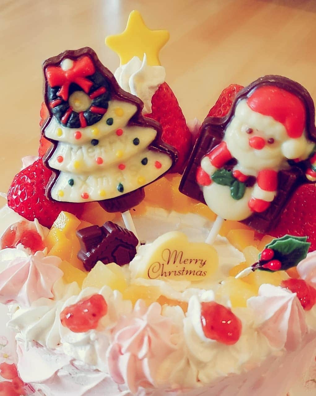 西真理子さんのインスタグラム写真 - (西真理子Instagram)「Xmas💖Eve  2019・December・25お家Xmas🎄✨ ～menu～ ツリーサラダ🥗リースサラダ🥗スペアリブ🍗 ラザニア🍅ケーキ🎂🎅シャンパン🍾  今年も手料理頑張りましたぁ😀  美味しいっ💓て食べてくれて幸せ🤭 半年ぶりにお酒解禁❣大好きなシャンパン🥂もまさかの1杯でダウン😱😱 弱くなりすぎててビックリ😂 お家クリスマスの良い所はそのまま寝れる事w  サプライズ🎁は打ち合わせなしで THE NORTHFACE丸被り🤣 お互いサプライズ大成功❣  夫婦って似るもんですねw  楽しいXmas🔔Eveでした😝  #お家クリスマス #クリスマスディナー #手料理 #ツリーサラダ #リースサラダ #ラザニア #スペアリブ#シャンドンブリュット #クリスマス限定ボトル #ザノースフェイス #ジップインジップ #ヌプシ #スノーブーツ #夫婦になって初めてのクリスマス #merrychristmas #thenorthface」12月26日 15時33分 - mari.nishi.7