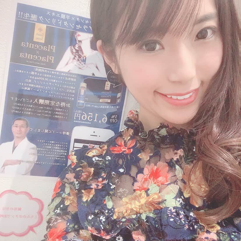 美波さおりさんのインスタグラム写真 - (美波さおりInstagram)「いつもお世話になっている✨🥰﻿ ﻿ #東京中央美容外科江坂院 @tcbesaka様 に今日は﻿ ﻿ #VIO脱毛﻿ の施術3回目を受けてきました💕😊﻿ ﻿ ﻿ ﻿ 先生は#ミスワールド﻿ の公式ドクターもされてる﻿ #小野眞先生 @tcbmakoto ﻿ いつも丁寧で優しい大人気の先生ですー💕✨️️﻿ 先生が壁の写真に写ってたので、2ショットしてみた笑﻿ ﻿ ﻿  毛周期に関係なく1ヶ月ごとに施術を受けることができるから期間も短くで完了できるー！﻿ 私も今、月1回通ってます❤️️️﻿ ﻿ ﻿ #東京中央美容外科江坂院 @tcbesaka様﻿ で使われてる脱毛機は﻿ ﻿ 出力が高いのに、痛みが少ないのが特徴だそう！﻿ 機械でクーリングしてすぐ照射するから﻿ 昔みたいに保冷剤とかで冷やすとかないから嬉しい✨❤️﻿ ﻿ ﻿ ﻿ 肌の上をすべらせるように、スムーズに照射してくれるから時間が早い❤️✨﻿ 施術もすごく丁寧で痛くなくて﻿ 心地よいのでいつもウトウトしてしまいます✨﻿ ﻿ ﻿ ﻿ 何か肌トラブルがあっても﻿ 医療機関だから医師の先生も常駐していて対応が早くて安心💕﻿ ﻿ ﻿ スタッフさんも看護師さんもみんな綺麗で、優しくて﻿ 丁寧だからいつも通うのが楽しみです❤️️️️️﻿ 美容のことは全てお願いしてます️️✨🥰﻿ ﻿ ﻿ 医療脱毛気になってる方は是非ーー！！﻿ 東京中央美容外科の医療脱毛、本当におススメです💕️✨﻿ ﻿ ﻿ 美波さおりのインスタを見たといってもらうと﻿ 良いことがあるかもしれないです❤️ ﻿ ﻿ ﻿ 詳しくはクリニックで✨️️﻿ ﻿ ﻿ #医療脱毛ならtcb東京中央美容外科﻿ #美容整形ならtcb東京中央美容外科﻿ #東京中央美容外科 #東京中央美容外科江坂院 #美容外科 #江坂 #吹田市 #脱毛 #医療脱毛#全身脱毛#VIO脱毛﻿ #小野眞先生 #VIO #レーザー脱毛#PR」12月26日 15時45分 - sarixoxo101