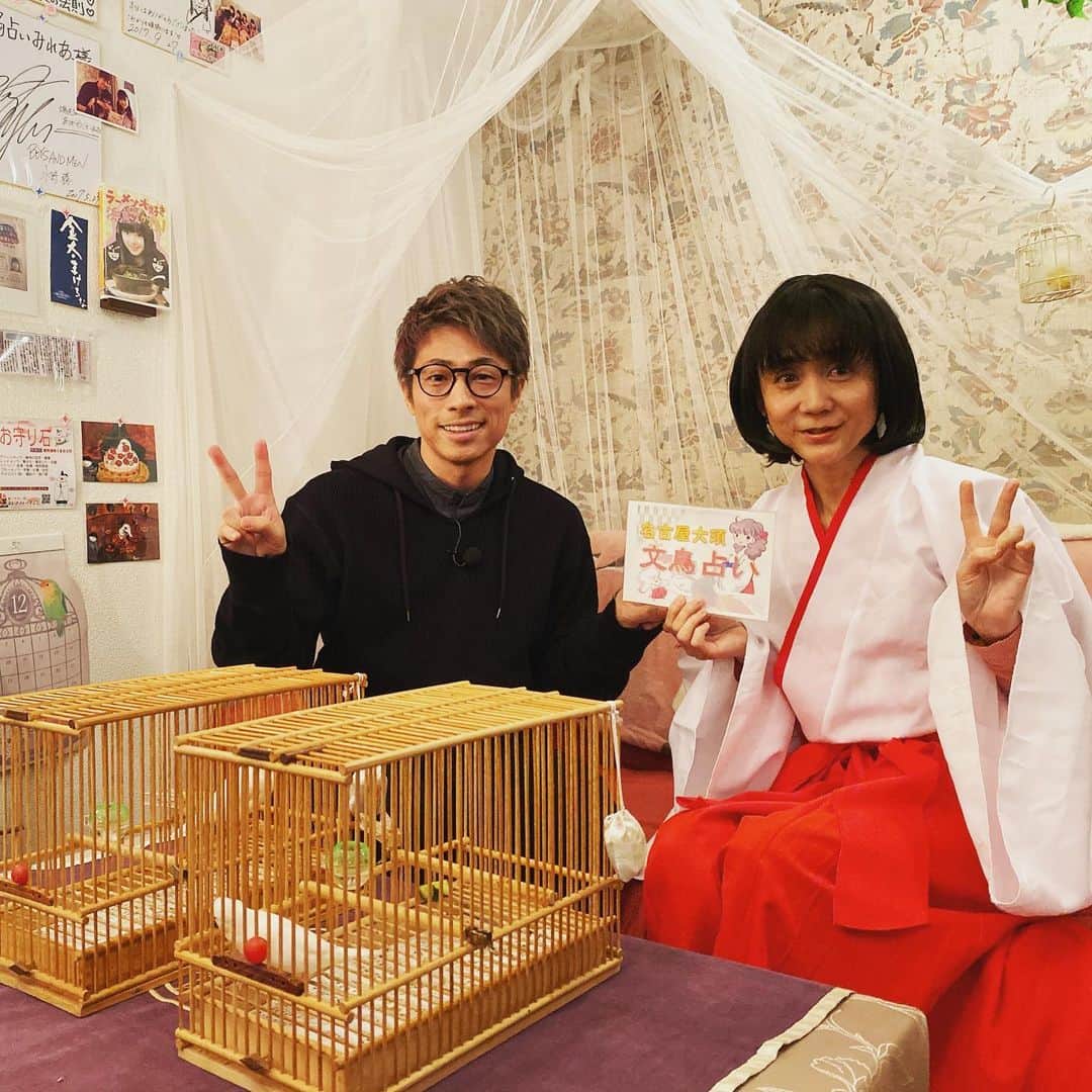 田村淳のインスタグラム：「文鳥占い🔮  可愛かったw」