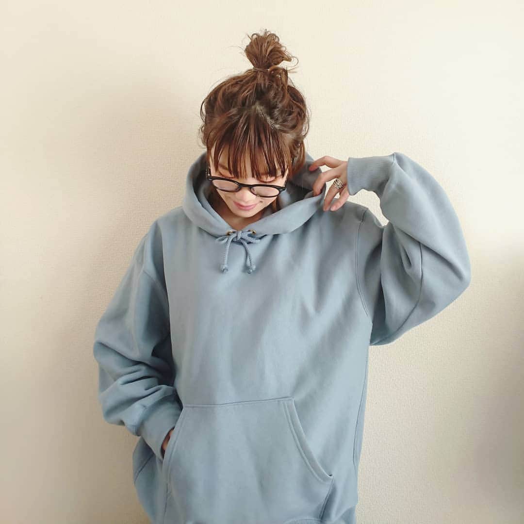 koakooさんのインスタグラム写真 koakooinstagram Guのメンズスウェット ヘビーウェイトビッグ スウェットプルパーカ 新色のくすみブルーに一目惚れ この肉厚さ 期間限定で1290円て めっちゃお買い得 スウェット オーバーサイズ