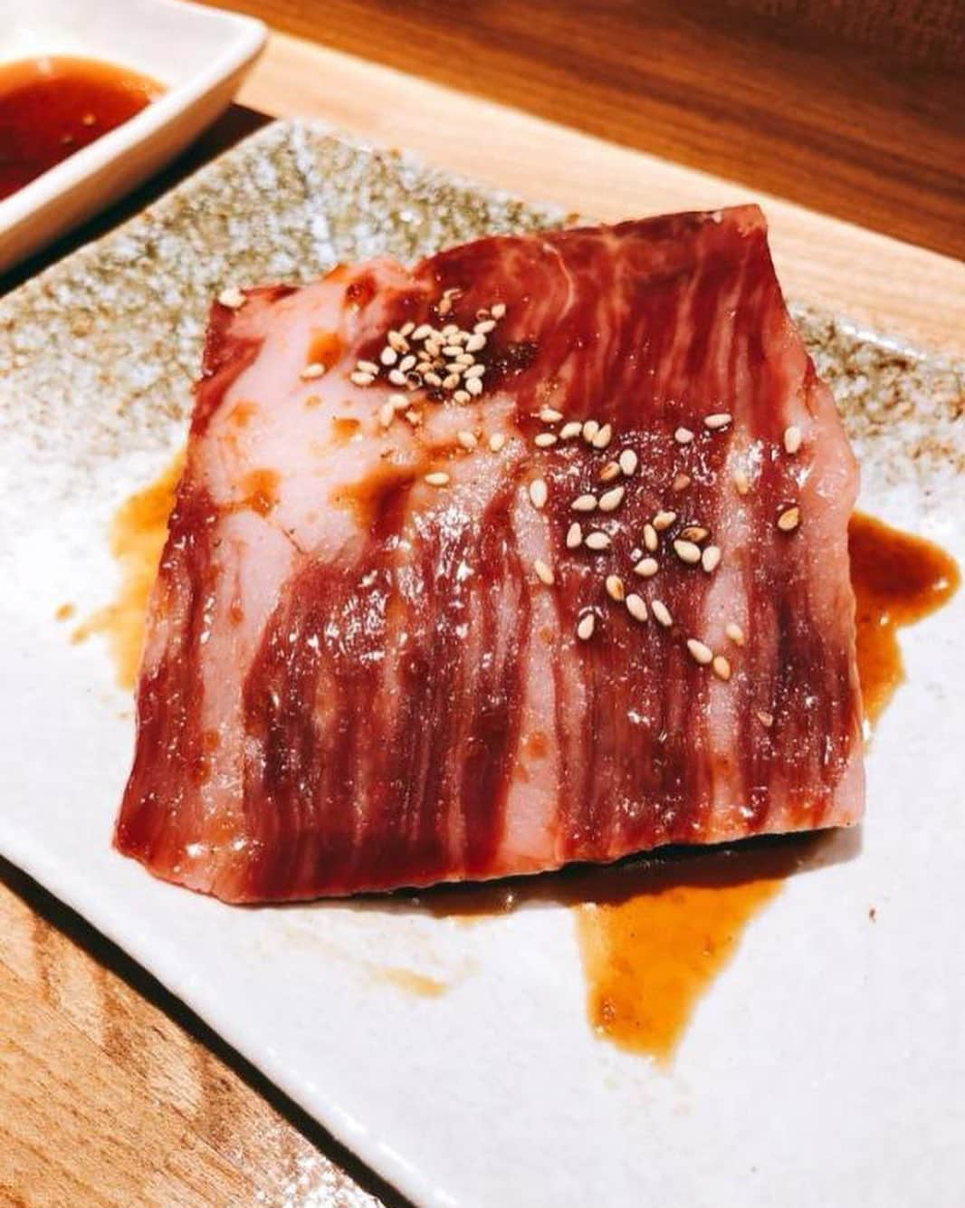 "TERIYAKI" テリヤキ編集部さんのインスタグラム写真 - ("TERIYAKI" テリヤキ編集部Instagram)「⠀『但馬太田牛を使ったとんでもない浅草の焼肉店！』⠀ ・⠀ 関東ではなかなか味わうことができない絶品の但馬牛を堪能できるお店。⠀ ・⠀⠀ 特に黒タンの美しさと言った素晴らしい！フォトジェニックで魅了されること間違いありません！⠀ ・⠀⠀ 都心のスタイリッシュさと下町人情溢れるこの感じが素敵ですね！⠀ ・⠀ 【店舗概要】 ◼︎ 店名：焼肉 BEAST(ヤキニクビースト)⠀ 住所：東京都台東区浅草2-19-5 ⠀⠀⠀⠀ 平均価格：¥6,000〜⠀ TEL：0358303729⠀⠀⠀⠀ ・⠀ -------------------------------- #テリヤキ掲載店#テリヤキ#テリヤキ美食倶楽部 #肉 #肉好きな人と繋がりたい #肉部 #台東区 #台東区グルメ #浅草 #浅草橋グルメ #浅草観光 #東京観光 #東京 #東京グルメ #東京旅行 #tokyo」12月26日 16時29分 - teriyaki_jp