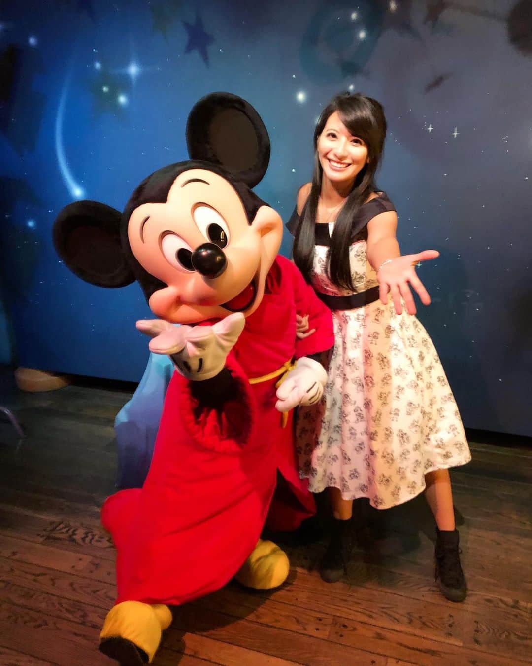 矢部あやのインスタグラム：「201811 4day 世界で一番好きな弟子コス めちゃくちゃ動くミッキーだった ・ #disneylandresort  #mickeymouse」