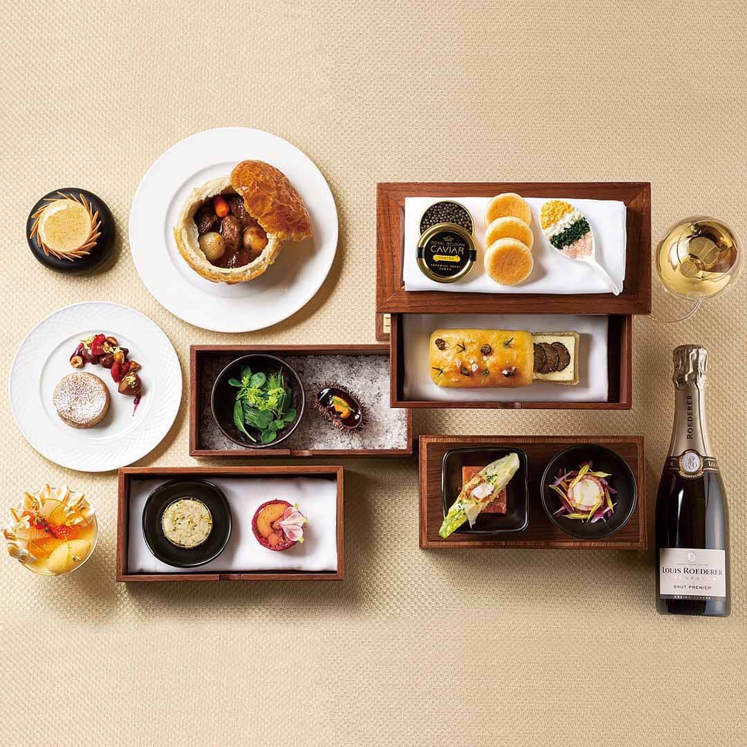 Imperialhotel_jp_帝国ホテル 公式さんのインスタグラム写真 - (Imperialhotel_jp_帝国ホテル 公式Instagram)「You can enjoy BENTO, a common Japanese cuisine from New Year's Day at Imperial Lounge Aqua. Our exective chef Yu Sugimoto made it to French style.  #imperialhoteljp #imperialhotel #imperialhoteltokyo #japan #tokyo #hibiya #ginza #visitjapan #travellermade #uncommontravel #bento #champagne #帝国ホテル #帝国ホテル東京 #東京 #日比谷 #銀座 #シャンパン #帝國飯店 #帝國飯店東京 #日本 #임페리얼호텔 #임페리얼호텔도쿄 #일본 #도쿄」12月26日 16時28分 - imperialhotel_jp_official