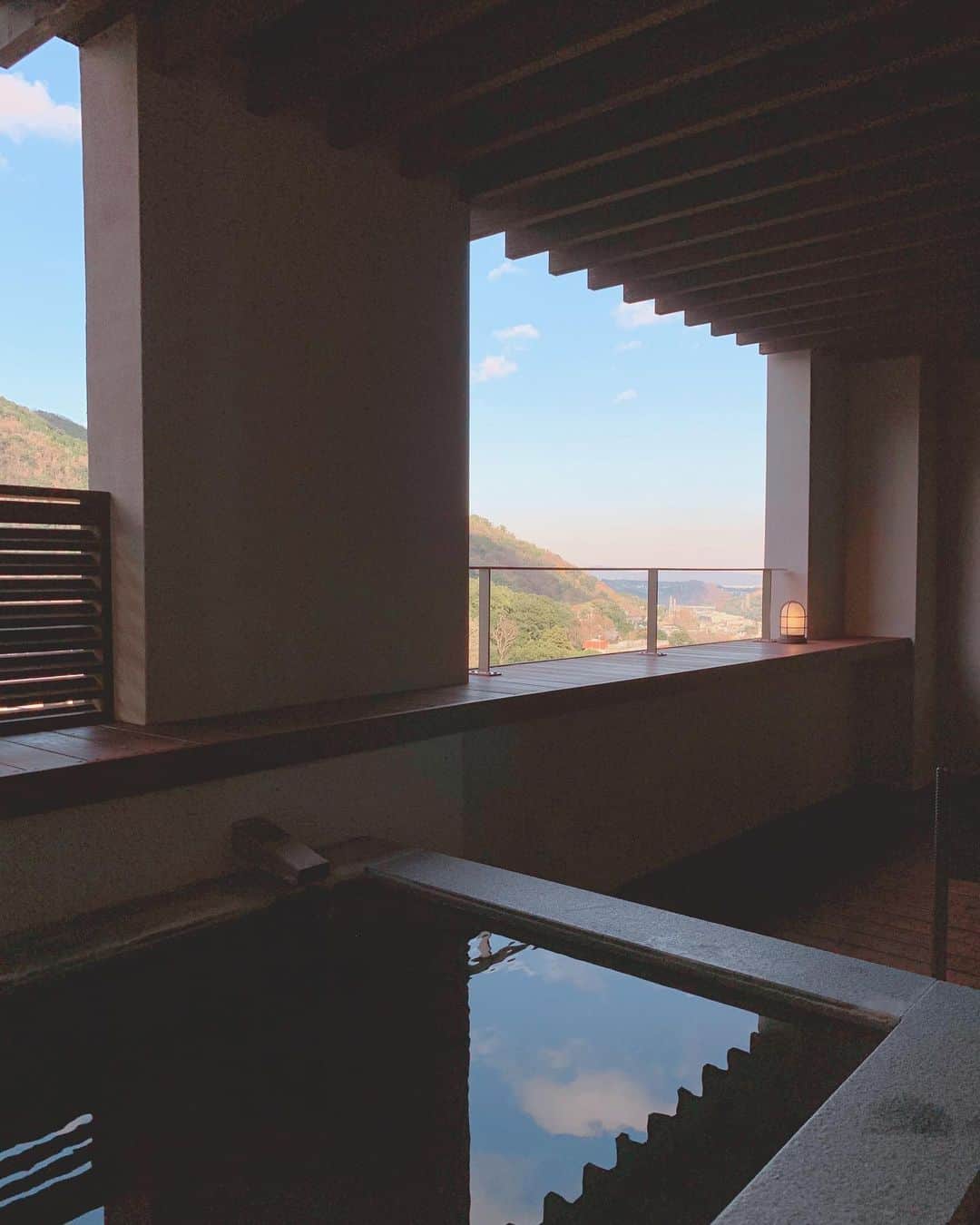 金子実加のインスタグラム：「温泉🧖‍♀️✨✨ . . . . . . . . . . #箱根湯本　#箱根　#箱根温泉　#温泉　#温泉旅行　#露天風呂付き客室 #露天風呂　#japan #onsen #hakone #spa」