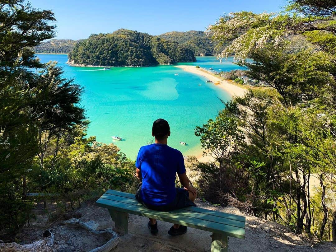 アルメン・アブディのインスタグラム：「Earth, Sea & Sky tour at Abel Tasman 🇳🇿 😍 #abeltasmankayaks」