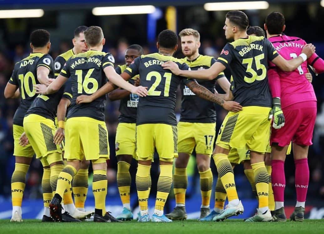 ライアン・バートランドのインスタグラム：「Great win for everyone involved @southamptonfc good to see some old friends at the bridge too.  Merry Christmas saints fans let’s keep this going! 🙌🏽」