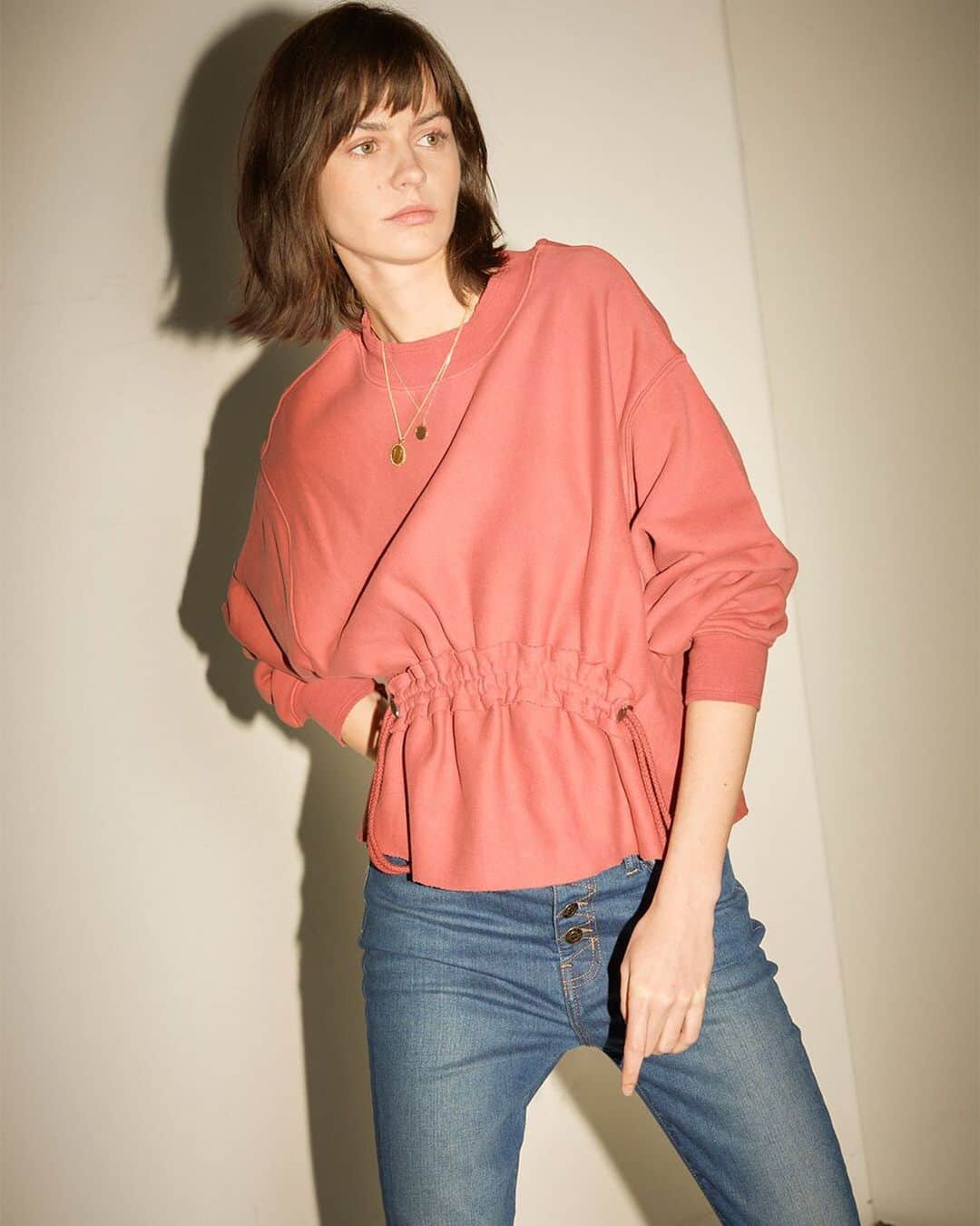 カレントエリオットのインスタグラム：「the bloom sweatshirt is coming in (red) hot with an unexpected drawstring at the waist in a super soft washed out cotton, for a sweater option that’s anything but average」
