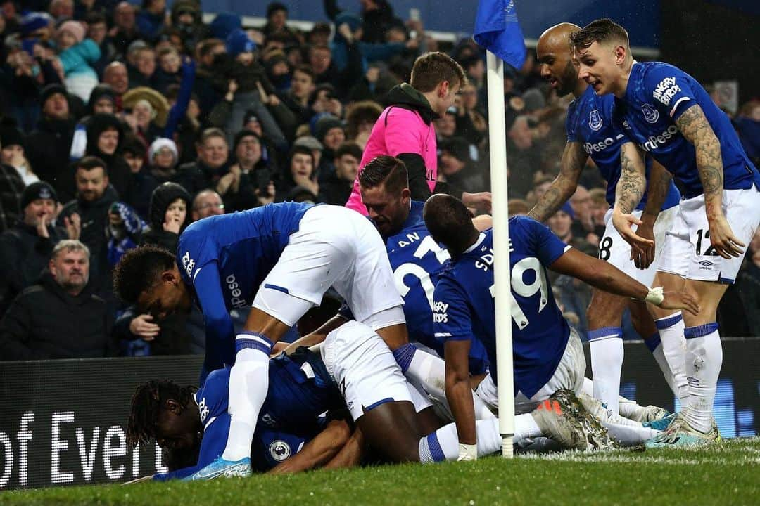 カルロ・アンチェロッティさんのインスタグラム写真 - (カルロ・アンチェロッティInstagram)「An incredible atmosphere today and an important victory for a good start. #COYB #boxingday」12月27日 3時34分 - mrancelotti