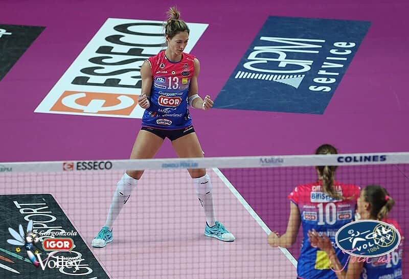 ヴァレンティナ・アリゲッティのインスタグラム：「Volleyball... see ya on 2020🤟🏼#feelingsaboutaweekoff」