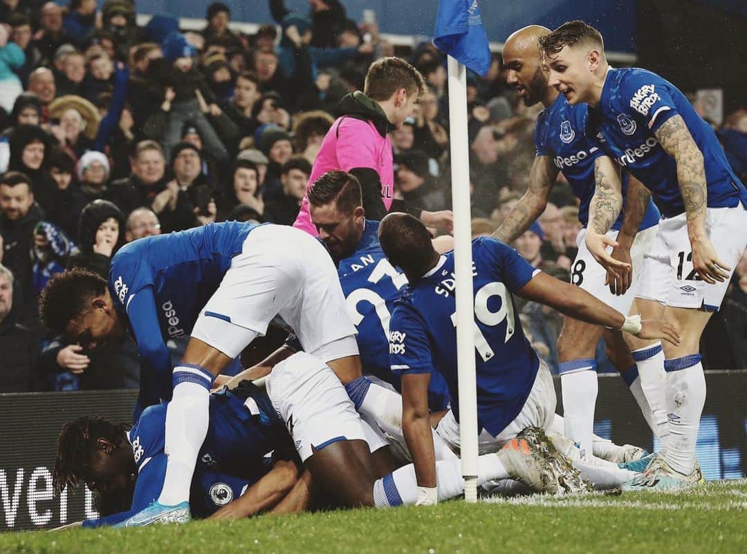 メイソン・ホールゲイトのインスタグラム：「Boxing Day 3 points and clean sheet💙💯 onto Saturday #coyb」