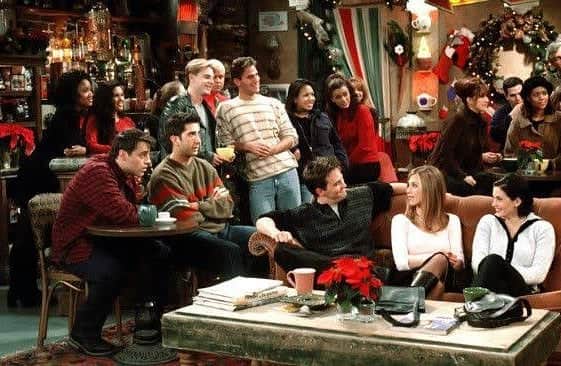 ジェニファー・アニストンのインスタグラム：「"Monica, Monica, Have a Happy Hanukkah!Saw Santa Claus,He said hello to Ross.And please tell Joey,Christmas will be snowy!!And Rachel and Chandler,Ha ah ha ah handler! Happy Holidays Everybody." 💞  Hey Fans ! Check the link in the bio to buy Exclusive F.R.I.E.N.D.S Merchandise. Grab it before it is gone! New Stock Up !」