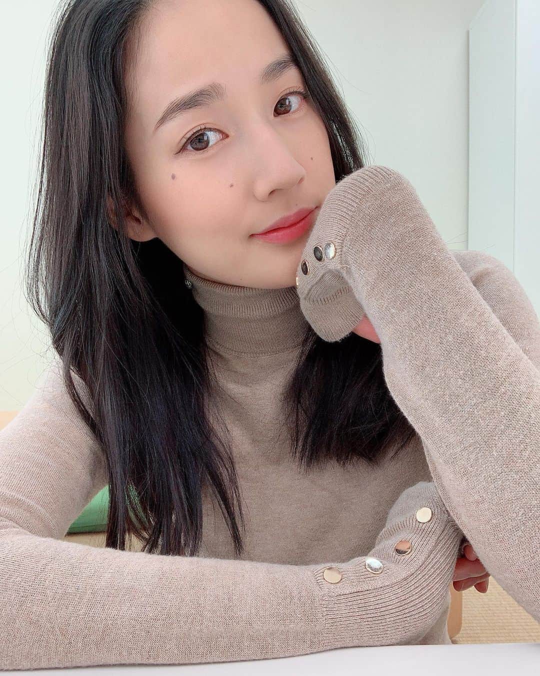 高嶋香帆のインスタグラム：「年が明けたら前髪を切りたいんだー(*´ー｀*)💕」