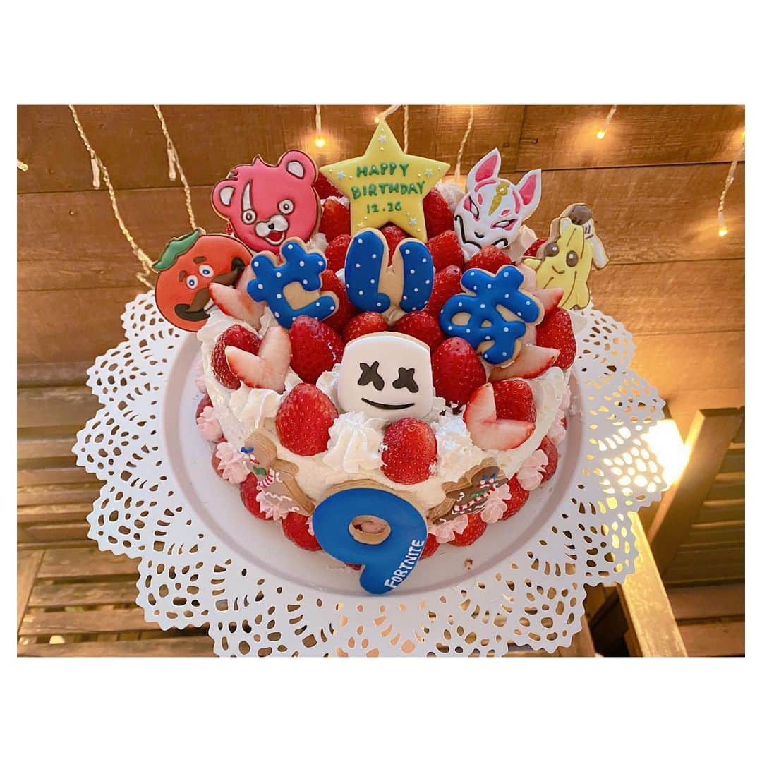 辻希美さんのインスタグラム写真 - (辻希美Instagram)「birthdayケーキ🎂作ったよぉ〜ヾ(o◕ฺω◕ฺ)ﾉ ﾋｬｯﾎｰｩ💕💕💕💕👏👏 #青空 #9歳 #birthday #フォートナイト　 #クッキーはオーダー #ケーキは手作りしたよ #青空が大好き　な #苺たっぷり #🍓🍓🍓 #フォートナイトケーキ #完成 #🎂💕 #喜んでもらえるといいな」12月26日 19時10分 - tsujinozomi_official