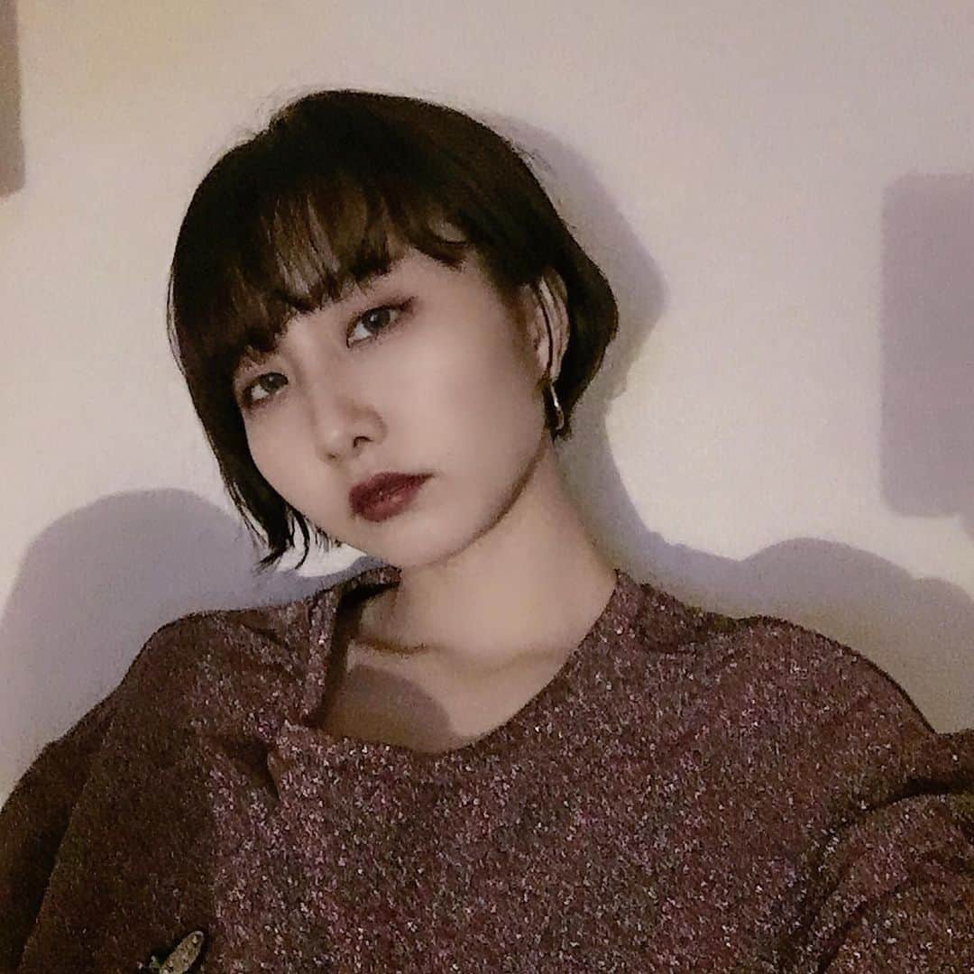 吉良穂乃香のインスタグラム：「ばっさり切っちゃった✂︎ #ショートボブ#チェリーレッド」