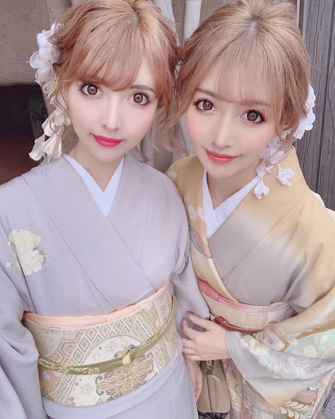 吉川ちえさんのインスタグラム写真 - (吉川ちえInstagram)「こんばんは🙈 ． そう言えば脂肪吸引する前に 髪の毛カラーとエクステしたのだ🥳💗 @ankhcross_shinjuku の ゆうやさんにお願いしてベージュ系にしてもらったよん🙆‍♀️🌟🌟 @yuya.ac ありがとうございます🙏💕 ． #ankhcross #アンククロス」12月26日 19時28分 - yoshikawachie_16