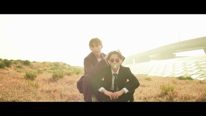 のインスタグラム：「先日公開されました Taeyoung Boy さん DOPE! (Prod.Tepppei) のMVに出演させて頂きました。 世界観が爆発している作品 是非ご覧下さいませ☺︎ #taeyoungboy  Director @taiga373  Director of photography @tomo.bl2  Camera assistant @iiiiiiiiitinose  Lighting assistant @yueeichan  Hair&Make up @cocooosaki  Assistant director @gongoal_sakamoto  Production manager @satoru_mizuno_」