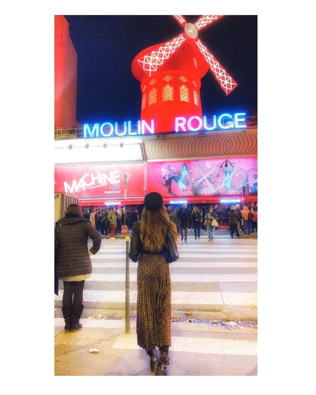 駄原杏里沙さんのインスタグラム写真 - (駄原杏里沙Instagram)「＊ 📍 Moulin Rouge in #france ・ ・ パリ夜観光のひとつキャバレー💃 もうね。。 本当すごくて感動した🥺💕💕 可愛くて、綺麗で、体も引き締まってて もう完璧すぎたしなによりダンスが 素敵だった👏👏 シャンパン🥂呑みながら 見れるんだけど 2時間ショーに夢中で全然飲まずに あっという間の時間でした❤️ これはもう一回みたいし 他のショーも見に行きたくなった👯‍♀️👯‍♀️ 本当おすすめ💓💓💓💓 #france#france🇫🇷#travel#paris  #moulinrouge#dance#showtime  #cabaret#travel#tabijyo#camera #l4like #followme #ムーランルージュ  #パリ#フランス#パリ旅行#キャバレー #ショー#ディナー#パリ女子旅 #贅沢な時間#感動#旅行好きな人と繋がりたい #いいね#いいね返し#フォロミー」12月26日 19時52分 - arisadahara_bl8m