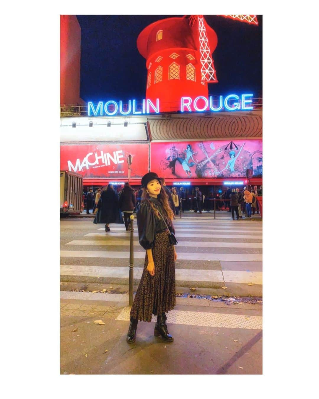 駄原杏里沙さんのインスタグラム写真 - (駄原杏里沙Instagram)「＊ 📍 Moulin Rouge in #france ・ ・ パリ夜観光のひとつキャバレー💃 もうね。。 本当すごくて感動した🥺💕💕 可愛くて、綺麗で、体も引き締まってて もう完璧すぎたしなによりダンスが 素敵だった👏👏 シャンパン🥂呑みながら 見れるんだけど 2時間ショーに夢中で全然飲まずに あっという間の時間でした❤️ これはもう一回みたいし 他のショーも見に行きたくなった👯‍♀️👯‍♀️ 本当おすすめ💓💓💓💓 #france#france🇫🇷#travel#paris  #moulinrouge#dance#showtime  #cabaret#travel#tabijyo#camera #l4like #followme #ムーランルージュ  #パリ#フランス#パリ旅行#キャバレー #ショー#ディナー#パリ女子旅 #贅沢な時間#感動#旅行好きな人と繋がりたい #いいね#いいね返し#フォロミー」12月26日 19時52分 - arisadahara_bl8m