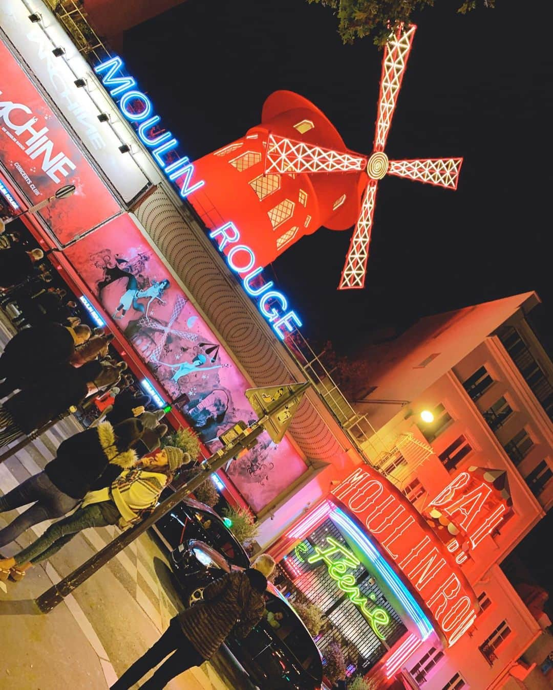 駄原杏里沙さんのインスタグラム写真 - (駄原杏里沙Instagram)「＊ 📍 Moulin Rouge in #france ・ ・ パリ夜観光のひとつキャバレー💃 もうね。。 本当すごくて感動した🥺💕💕 可愛くて、綺麗で、体も引き締まってて もう完璧すぎたしなによりダンスが 素敵だった👏👏 シャンパン🥂呑みながら 見れるんだけど 2時間ショーに夢中で全然飲まずに あっという間の時間でした❤️ これはもう一回みたいし 他のショーも見に行きたくなった👯‍♀️👯‍♀️ 本当おすすめ💓💓💓💓 #france#france🇫🇷#travel#paris  #moulinrouge#dance#showtime  #cabaret#travel#tabijyo#camera #l4like #followme #ムーランルージュ  #パリ#フランス#パリ旅行#キャバレー #ショー#ディナー#パリ女子旅 #贅沢な時間#感動#旅行好きな人と繋がりたい #いいね#いいね返し#フォロミー」12月26日 19時52分 - arisadahara_bl8m