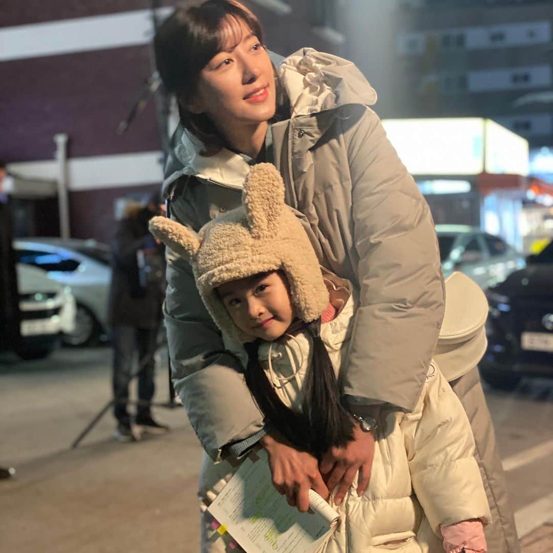 チェ・ユンソのインスタグラム：「추운데 고생하는 울 퇴깽이🧡」