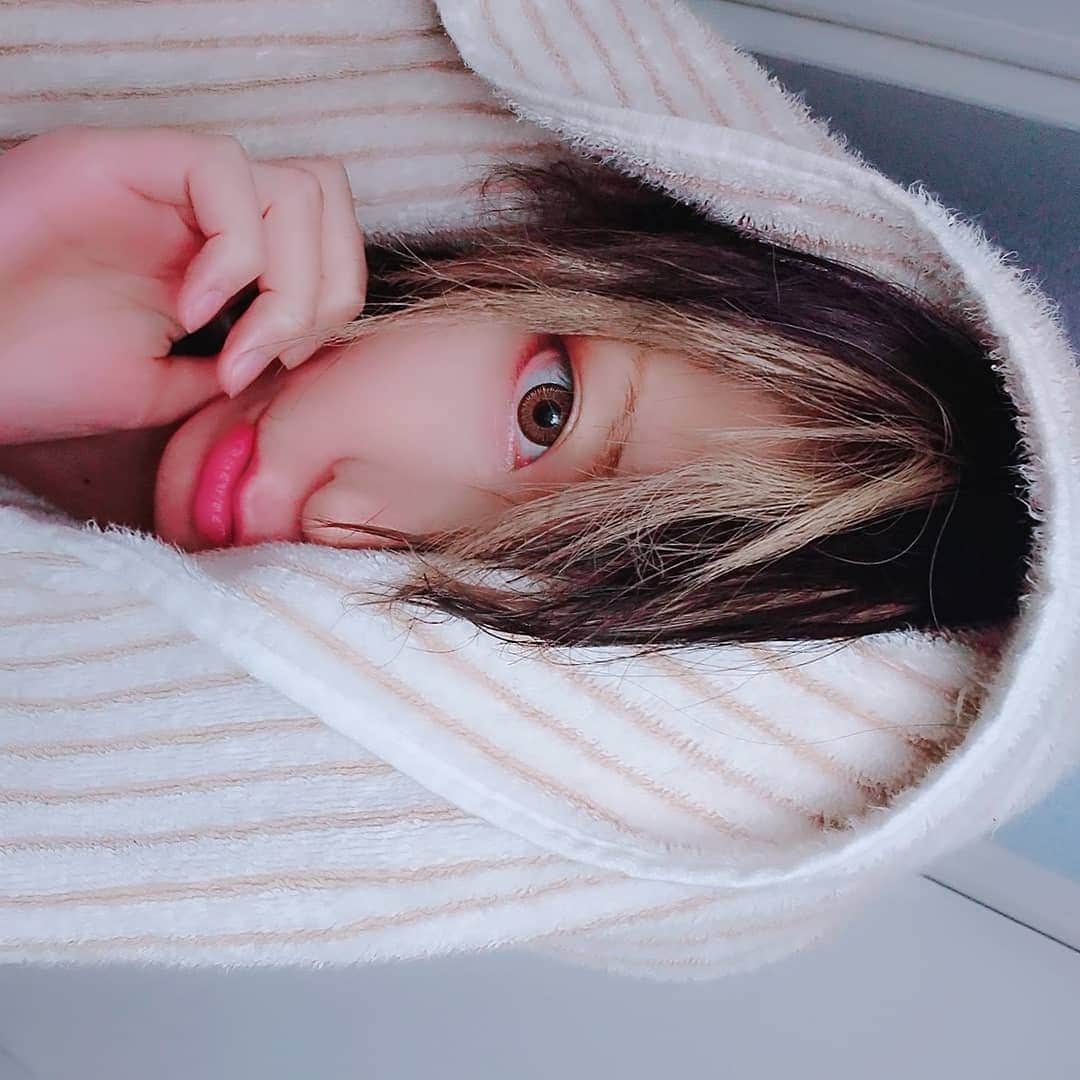 杉浦アヤカさんのインスタグラム写真 - (杉浦アヤカInstagram)「今を大事に出来ない奴は 明日も明後日も大事にできねーよ 今は努力しない奴は 明日も明後日も努力しねーよ  今に納得ができないなら 昨日一昨日の自分に 後悔をしろ。」12月26日 20時06分 - sugiurayk
