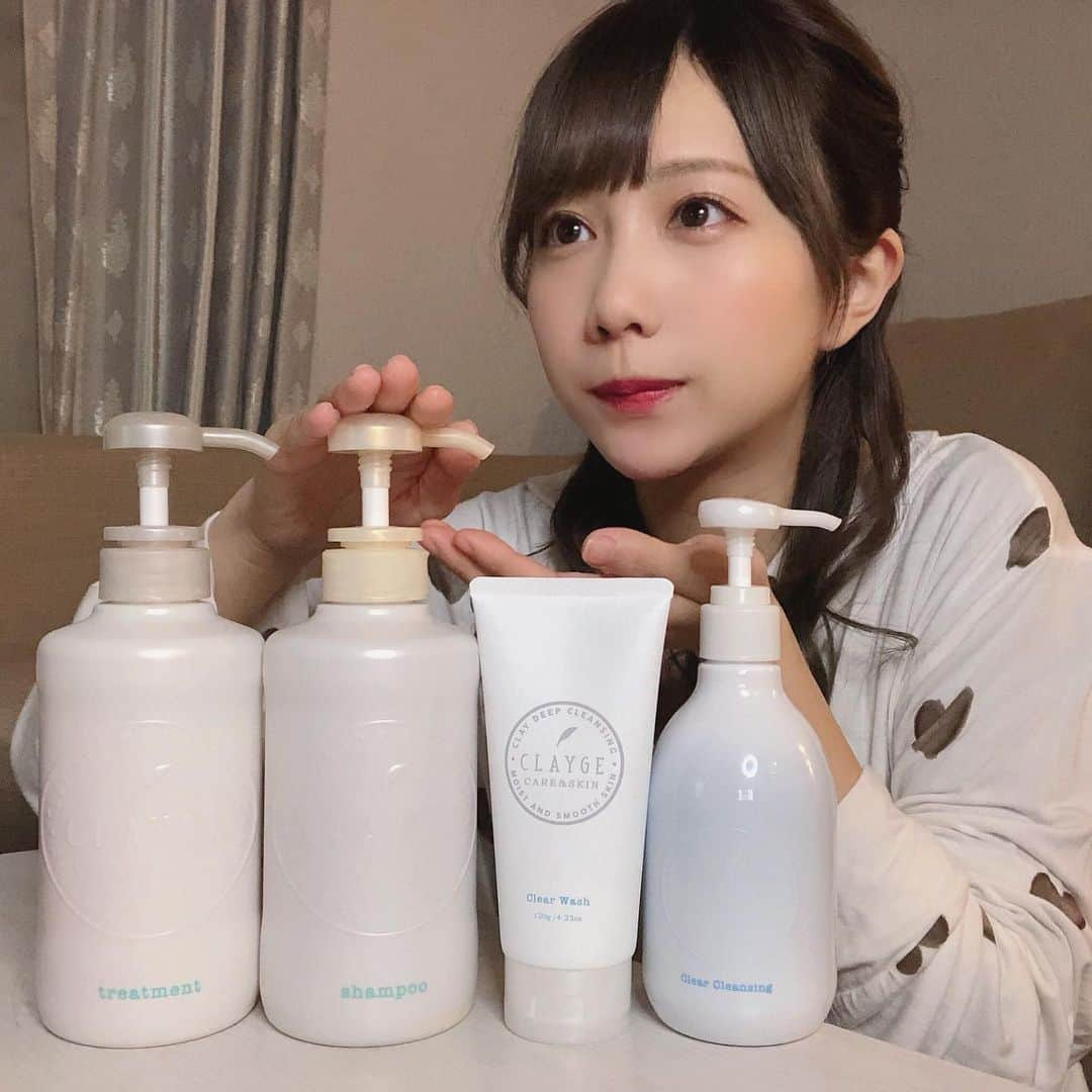 きりたんぽさんのインスタグラム写真 - (きりたんぽInstagram)「シャンプーは洗い上がりが さっぱりで香りも好き😌  クレンジングジェルと洗顔は クレイ入っててが汚れ落ちいいし しっとりするから乾燥肌には助かる。。🥰 このシリーズはお気に入りすぎて 今年もお世話になった☺️ #CLAYGE #クレージュ #シンプル」12月26日 20時18分 - kiritampopopo