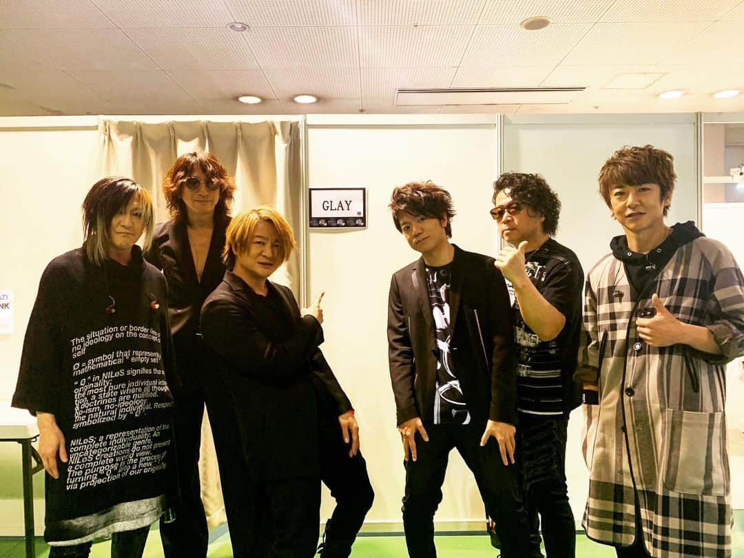 GLAYさんのインスタグラム写真 - (GLAYInstagram)「2019年ラストライブ「RADIO CRAZY」終了しました！ お越しいただきました皆様ありがとうございました。 また今年1年ファンの皆様には大変お世話になりました。 来年もどうぞよろしくお願い致します。 #GLAY #RADIOCRAZY #HAPPYSWING」12月26日 20時18分 - glay0525_official