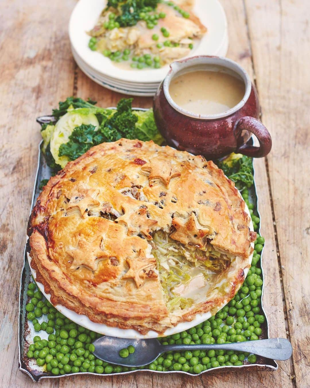 ジェイミー・オリヴァーさんのインスタグラム写真 - (ジェイミー・オリヴァーInstagram)「Boxing Day. One of my favourite times to cook up an absolutely delicious feast from all the leftovers from yesterday! I've got some great ideas for you guys... 👉 Turkey & Sweet Leek Pie 👉 Turkey Risotto 👉 Boxing Day Bubble & Squeak 👉 Turkey Sloppy Joes 👉 Potato Scones with Scrambled Egg 👉 Turkey, Pork & Cranberry Pie  All on my website. What will you be cooking up today?? Have a delicious one x」12月26日 20時23分 - jamieoliver