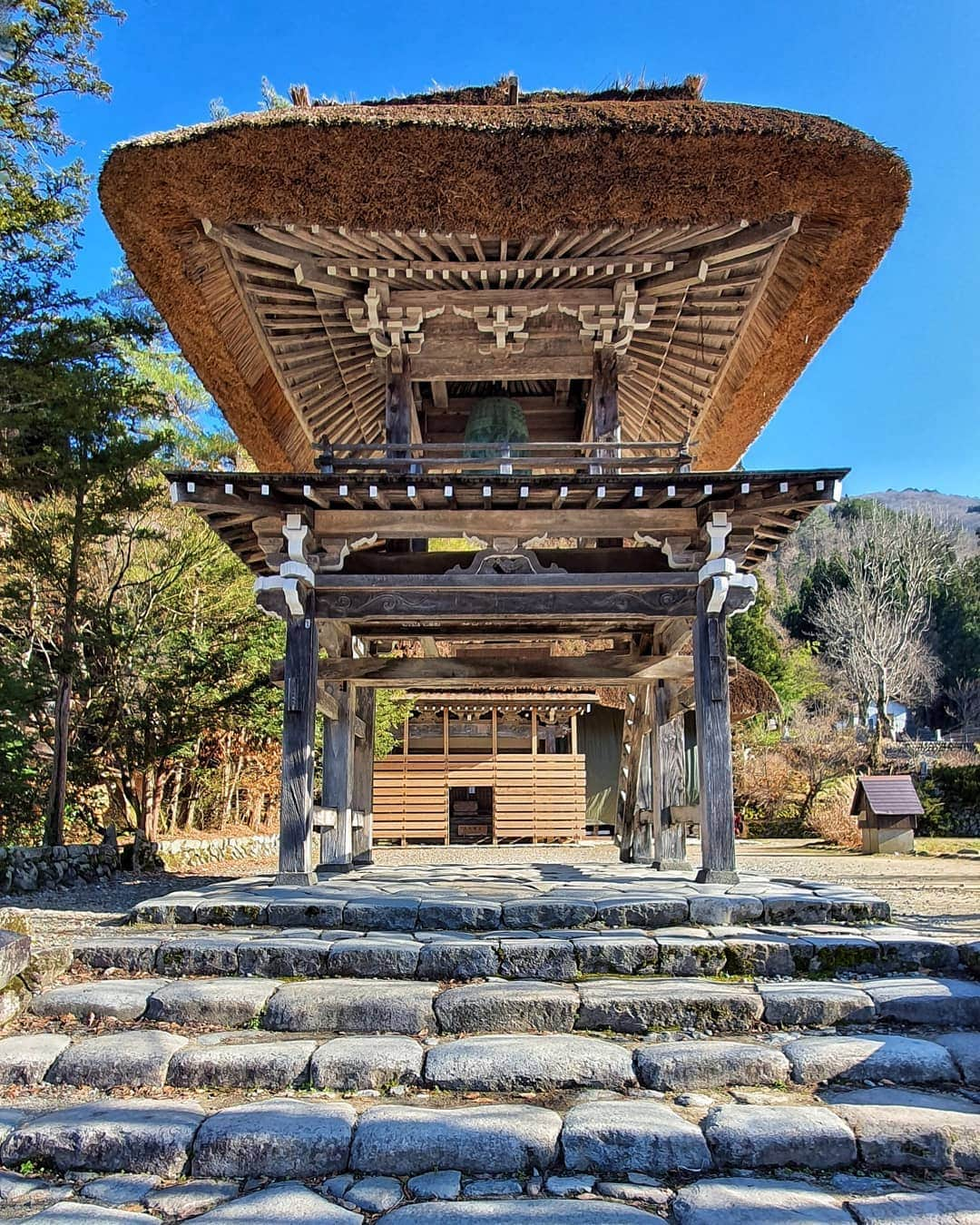 デスモンド・タンさんのインスタグラム写真 - (デスモンド・タンInstagram)「Dear Shirakawa-gō, I'll visit you again in winter!  I believe you will look different and gorgeous with snow!  Let's all do our parts to protect and respect our UNESCO's World Heritage Sites like this traditional village. It's so precious and fragile at the same time. We gotta make sure our future generations get to see them.  #japan #shirakawago」12月26日 20時24分 - thedesmondtan