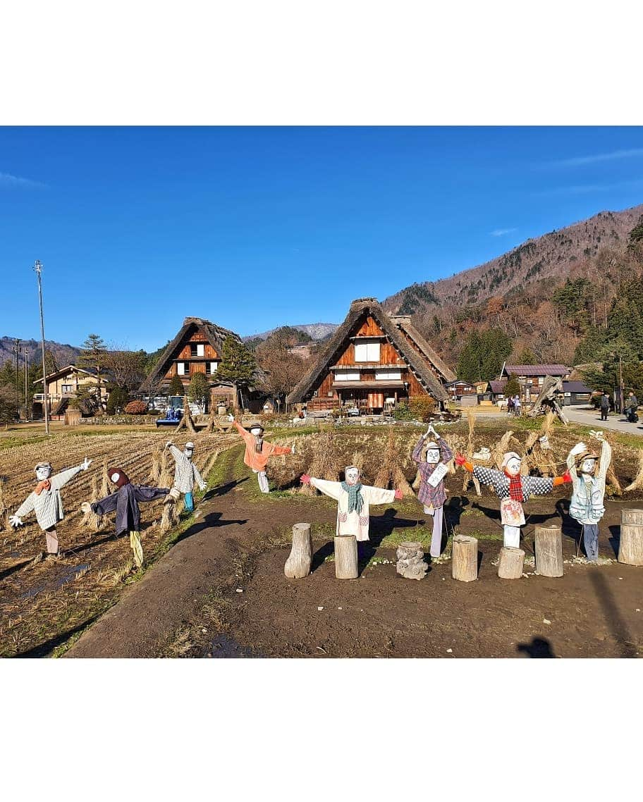 デスモンド・タンさんのインスタグラム写真 - (デスモンド・タンInstagram)「Dear Shirakawa-gō, I'll visit you again in winter!  I believe you will look different and gorgeous with snow!  Let's all do our parts to protect and respect our UNESCO's World Heritage Sites like this traditional village. It's so precious and fragile at the same time. We gotta make sure our future generations get to see them.  #japan #shirakawago」12月26日 20時24分 - thedesmondtan