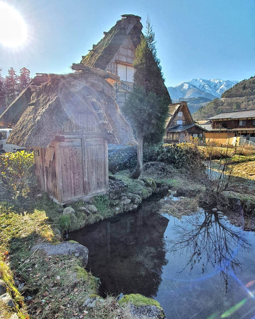 デスモンド・タンさんのインスタグラム写真 - (デスモンド・タンInstagram)「Dear Shirakawa-gō, I'll visit you again in winter!  I believe you will look different and gorgeous with snow!  Let's all do our parts to protect and respect our UNESCO's World Heritage Sites like this traditional village. It's so precious and fragile at the same time. We gotta make sure our future generations get to see them.  #japan #shirakawago」12月26日 20時24分 - thedesmondtan