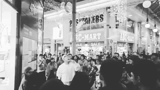 HIPPYのインスタグラム：「‪明日から高等学校ラグビー全国大会‬ ‪長崎でのストリートライブの時に‬ ‪代表の長崎北陽台高校ラグビー部が資金を集めるために募金をされてて、ささやかながら募金させてもらい‬ ‪そのあと関係者の方がストリートライブでCDを買ってくださり‬ ‪あなたの歌をみんなに聞かせたいと言っていただいた‬ ‪ご縁が嬉しかった‬  長崎北陽台高校ラグビー部に幸あれ 広島の尾道高校ラグビー部にも幸あれ 母校の崇徳高校ラグビー部にも幸あれ  みんなに幸あれ」