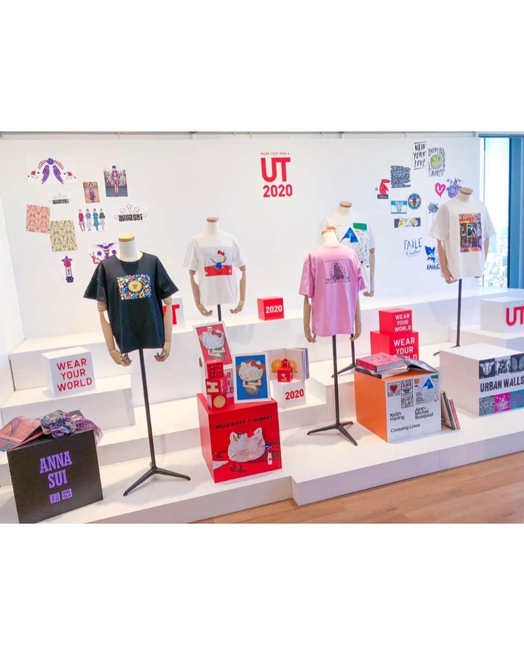 i_am_happpyさんのインスタグラム写真 - (i_am_happpyInstagram)「. . UNIQLO2020ss展示会 . 3-5.今回のINESは東京オリンピックをイメージしてスポーティな感じになっててツボ❣️鳥をモチーフにしてあるユニークなデザインもお洒落🙆‍♀️ . 6-7. 水と風を通さない優秀なライトブロックテックコート🧥自転車通勤の人には嬉しいアイテム！ポケッタブルになってるから、中のポーチに入れて収納もできちゃう🙆‍♀️ . 8-10.UTのコラボが今回も豪華！ANNA SUIはブラウス、ワンピースもあってデザインが新鮮でかわいい🦄💫 . . @uniqlo_ginza @uniqlo @uniqlo_with  #uniqlo2020SS#uniqlo#ユニクロ#ユニクロコーデ #UNIQLOコーデ#UNIQLO展示会#ユニクロ展示会 #ユニクロプレスルーム#プレスルーム#高身長コーデ #松村佳奈」12月26日 20時54分 - i_am_happpy