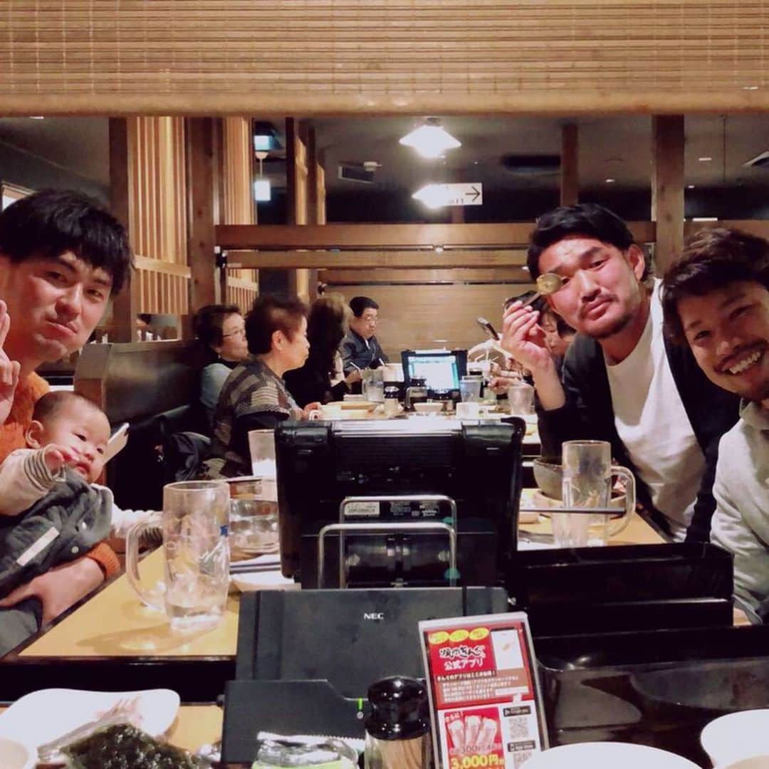 西嶋弘之さんのインスタグラム写真 - (西嶋弘之Instagram)「#忘年会#ギラヴァンツ北九州#ザスパ草津#おめでとう#現役っていいな#福田俊介#福森健太#みんながんばれー#健太も猫派#アビシニアン#ダイナソー#注目してください#ギラチャンネル#懐かしい」12月26日 20時58分 - hiroyukinishijima6