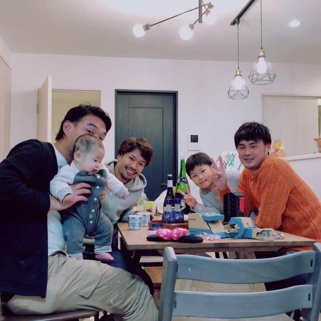 西嶋弘之さんのインスタグラム写真 - (西嶋弘之Instagram)「#忘年会#ギラヴァンツ北九州#ザスパ草津#おめでとう#現役っていいな#福田俊介#福森健太#みんながんばれー#健太も猫派#アビシニアン#ダイナソー#注目してください#ギラチャンネル#懐かしい」12月26日 20時58分 - hiroyukinishijima6