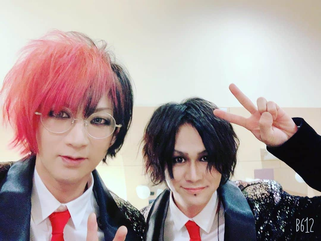 Ikuoさんのインスタグラム写真 - (IkuoInstagram)「Royal Scandal WONDER TOUR 2019 -QUEEN & ALICE-Zepp Nagoya無事終了！！どんどんグルーヴ感が増しているカンジです😊 楽しかった‼️スーパーバンマス、ギターのナルくん！  #ikuo #royalscandal  #鳴風」12月26日 21時04分 - ikuobass