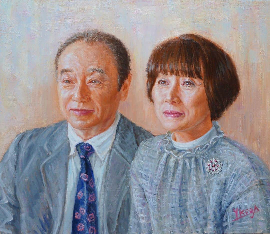 古賀陽子のインスタグラム：「大切なご両親の肖像画オーダーをしていただきました。優しく素敵な空気が流れるお二人を描かせていただき、ありがとうございました😌✨ #肖像画 #アート #アーティスト #アートワーク #作家 #画家 #美術 #絵 #作品 #ペイント #色 #美術館 #人物画 #油絵 ギャラリー #アートのある暮らし #exhibition #exhibit #art #instaart #instaartist #artist #artwork #painting #gallery #beauty #portrait #西宮 #神戸 #古賀陽子 #yokokoga」
