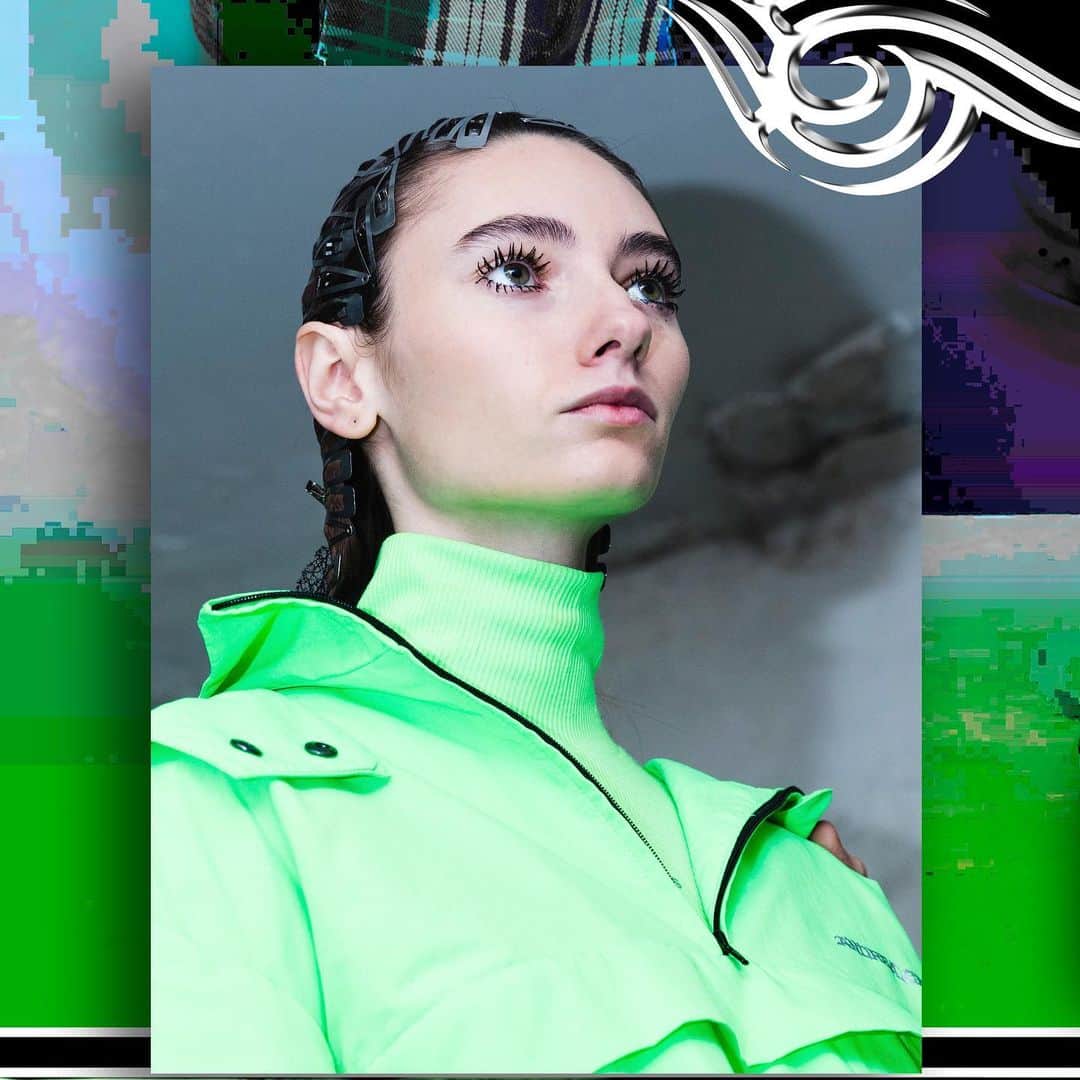 アンドレアクルーズのインスタグラム：「Green light to what’s coming next for this new year waiting at the corner.  New things coming soon. Andrea Crews.  #andreacrews #FW19 #madeinparis #frenchfashion #extremefashion #upcycling #fashionartactivism #unisex #sportswear #parisfashionweek #streetwearbrand #printed #artisanat #frenchbrand #recycledfashion #handmade」