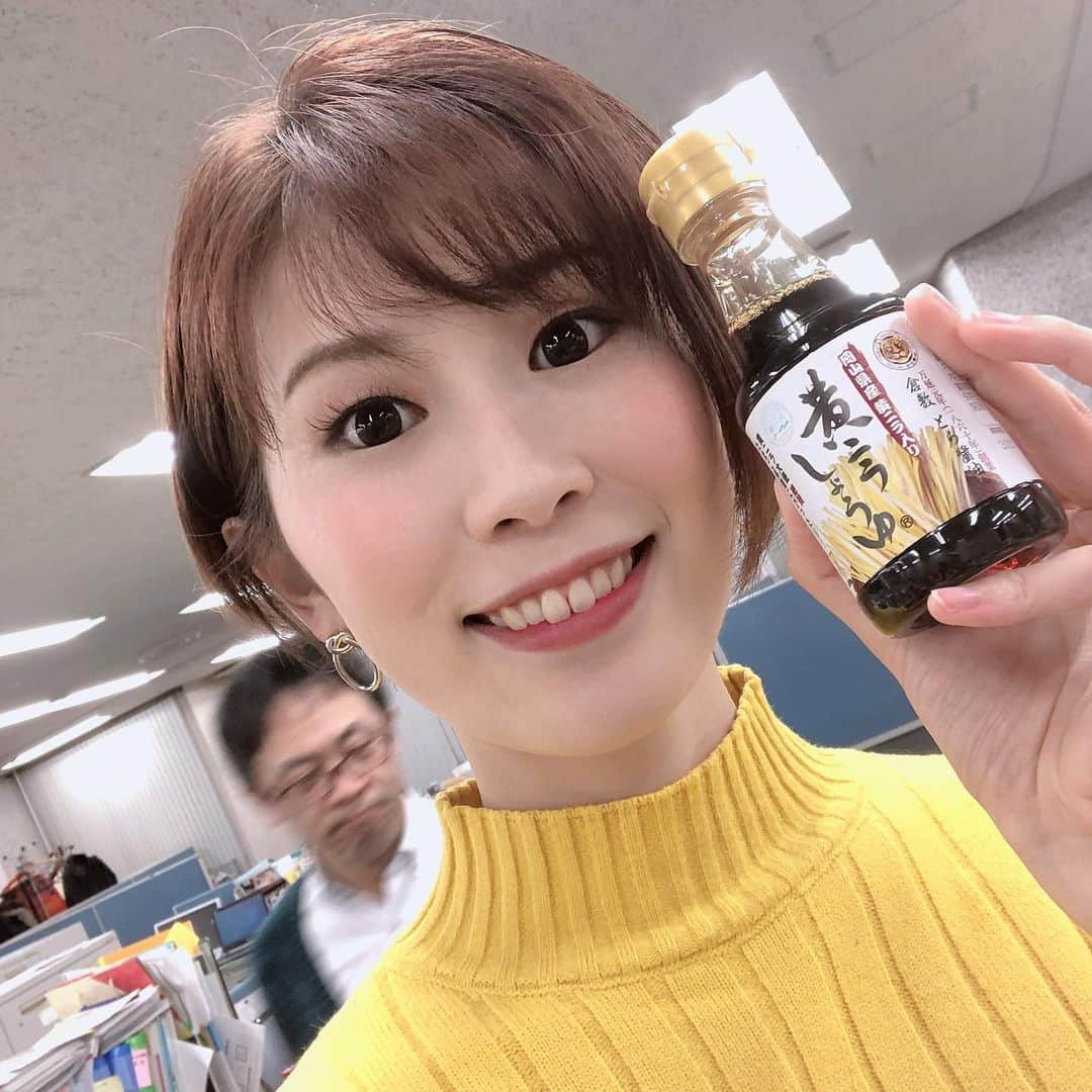 小松千絵さんのインスタグラム写真 - (小松千絵Instagram)「岡山から贈り物🎁 美味しい千両なすと岡山グッズ✨ ファジ丸のサンタ姿が可愛い❤️ 黄ニラ醤油も入っていました🌸 卵かけご飯にかけると美味しいんです♬  #岡山 #ファジ丸 #黄ニラ醤油 #とら醤油  #千両なす #わたしの写真に映り込む櫻井さん」12月26日 21時19分 - komao_chie