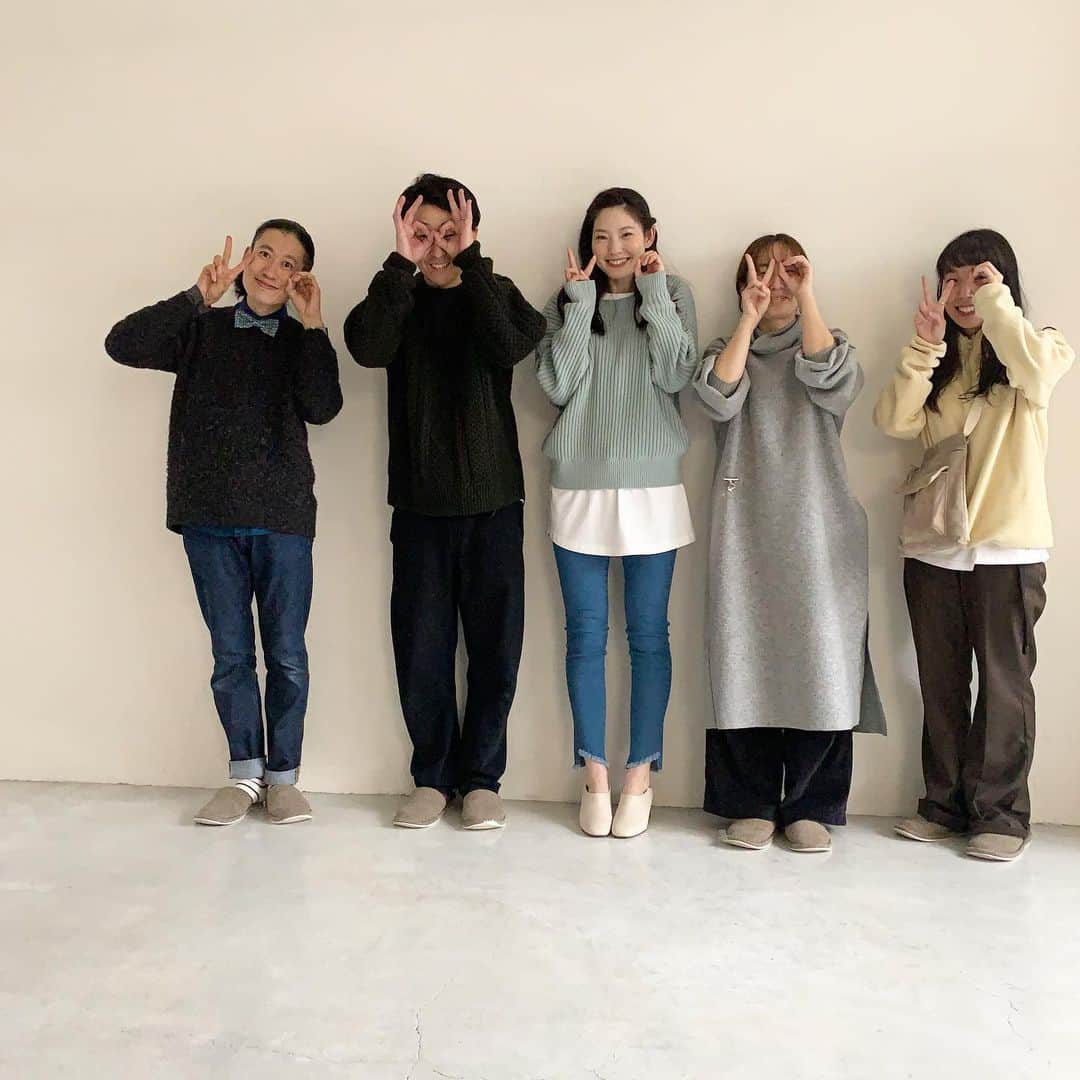 のインスタグラム：「2019年仕事納め🥳 みんなで良き2020年を迎えるポーズで締めくくり🙆‍♀️ 今年も1年楽しくお仕事させていただきありがとうございました！ 来年もよろしくお願いします✨✨ ・ ・ ・ 🐗🐭🐗 ・ ・ ・ #2019年 #仕事納め #お疲れ様でした #来年はもっとがんばります #2020年　 #よろしくお願いします」
