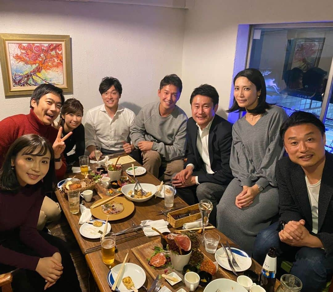 山中真さんのインスタグラム写真 - (山中真Instagram)「先日の忘年会。  アナウンサー室のメンバーで。  みんな忙しくて なかなか予定合わず 多くは集まれないけど。  みんなよく喋るし面白い。  #mbs #アナウンサー #河田直也 #松川浩子 #井上雅夫 #金山泉 #河本光正 #玉巻映美 #野嶋紗己子」12月26日 21時27分 - makorine1120