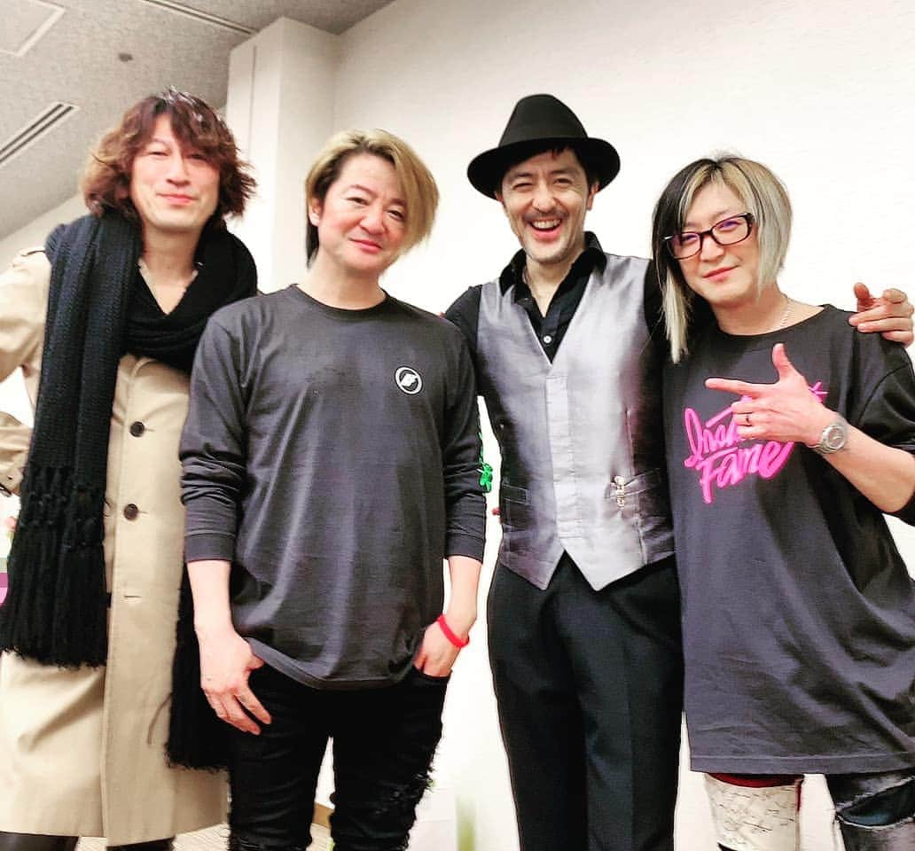 谷中敦さんのインスタグラム写真 - (谷中敦Instagram)「ジローくんいないけどGLAYのTAKURO、TERU、HISASHIと。まさかスカパラのフェスでのスペシャルゲストにテルくんが降臨する日が来るなんて、音楽の神様は前もっては教えてくれなかったよね。今日はテルくんの『美しく燃える森』に感激しました。ほんとにほんとにありがとう！ #TERU #GLAY #美しく燃える森 #TAKURO #HISASHI #レディクレ #FM802」12月26日 21時37分 - a.yanaka