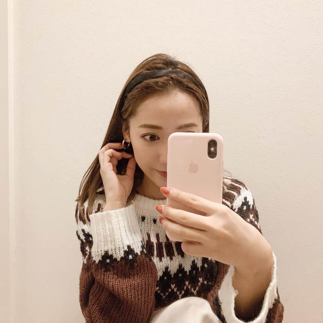 小川陽香のインスタグラム：「冬っぽいノルディック柄のニット♡ @emmyofficial.jp  ㅤ 久しぶりにカチューシャしてみた日😚 ㅤ #ootd #code #fashion #ファッション #コーデ #カチューシャ #ノルディック柄」
