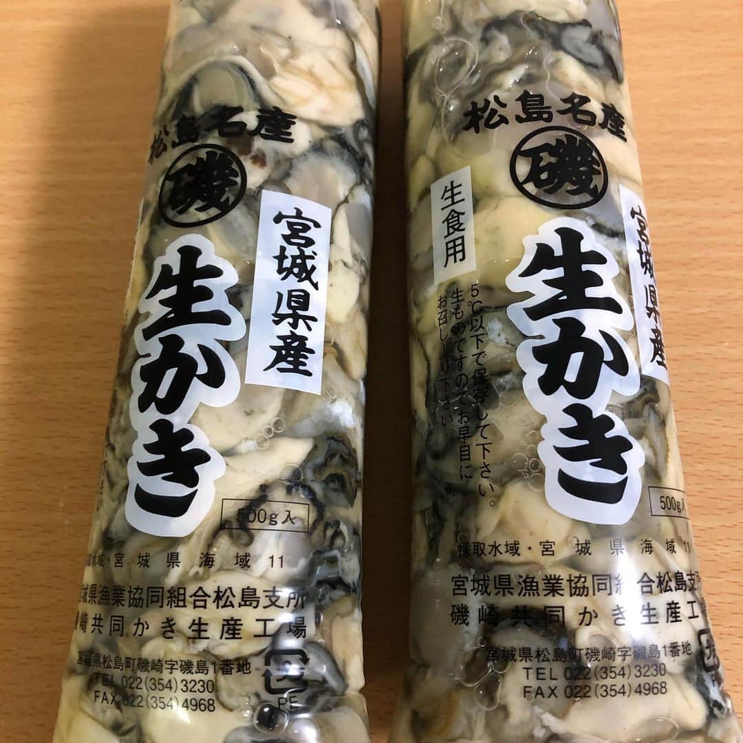 丸山ゴンザレスのインスタグラム：「実家から届いた。 生と鍋だな。」