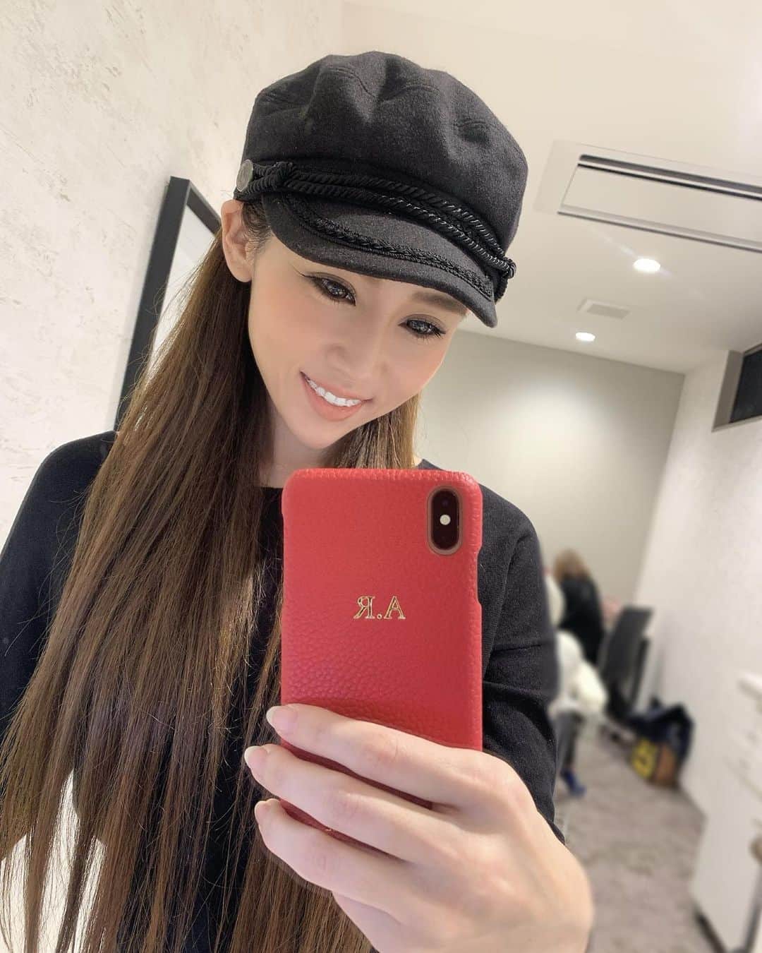 のインスタグラム：「. . New iPhoneケース❤️ 可愛すぎる😍❤️ . @maisondesabre  #caseiphone #red #favorite #アイフォンケース #シングルマザー #シンママ #女の子ママ」