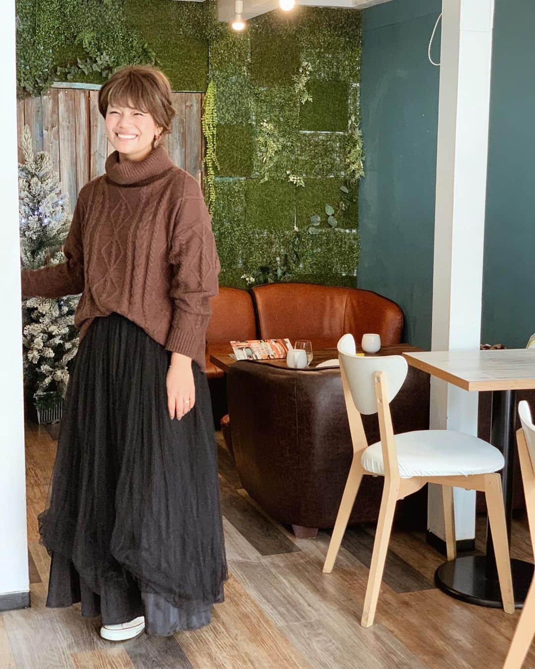 クロさんのインスタグラム写真 - (クロInstagram)「トナカイさんでも大変お世話になったブラウンニット🎅🏽🎄﻿ ﻿形も色もお気に入り☺️☺️☺️ ﻿ #クロスプラス #crossplus #プチオンフルール #petithonfleur #大人カジュアル #大人コーデ　#ユニクロ #プチプラ #nike #ナイキ #クロリサコーデ #カジュアル #casualcordinatx #カジュアルコーデ #ママコーデ #カジュアルコーディネート  #160cm以上コーデ  #ヘアアレンジ #メイク #コスメ平均身長コーデ #cordinate #ワンピースコーデ #アラサーコーデ #アラフォーコーデ　#ファッション #撮影 #コーデ #モデル﻿ #クロリサコーデ」12月26日 21時53分 - kuro_risa