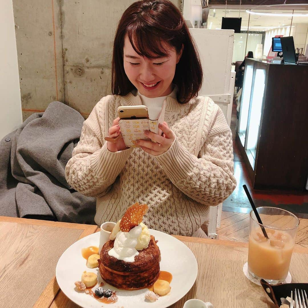 竹山佳林さんのインスタグラム写真 - (竹山佳林Instagram)「今日は @asukaishikawa_piyo のリクエストで甘いものを食べに梅田へ🥞 ・ 美味しく食べて、行くあてもなくふらついて、途中で急に目的ができて… 自由な時間で楽しかったです💫笑 ・ 幸せそうな顔がとても可愛らしかったので載せておきますね😏 #休日 #デザート #梅田カフェ #パンケーキ #買い物  #一応先輩後輩  #今日で #女子力が上がった #らしいです #笑」12月26日 21時56分 - karin.takeyama