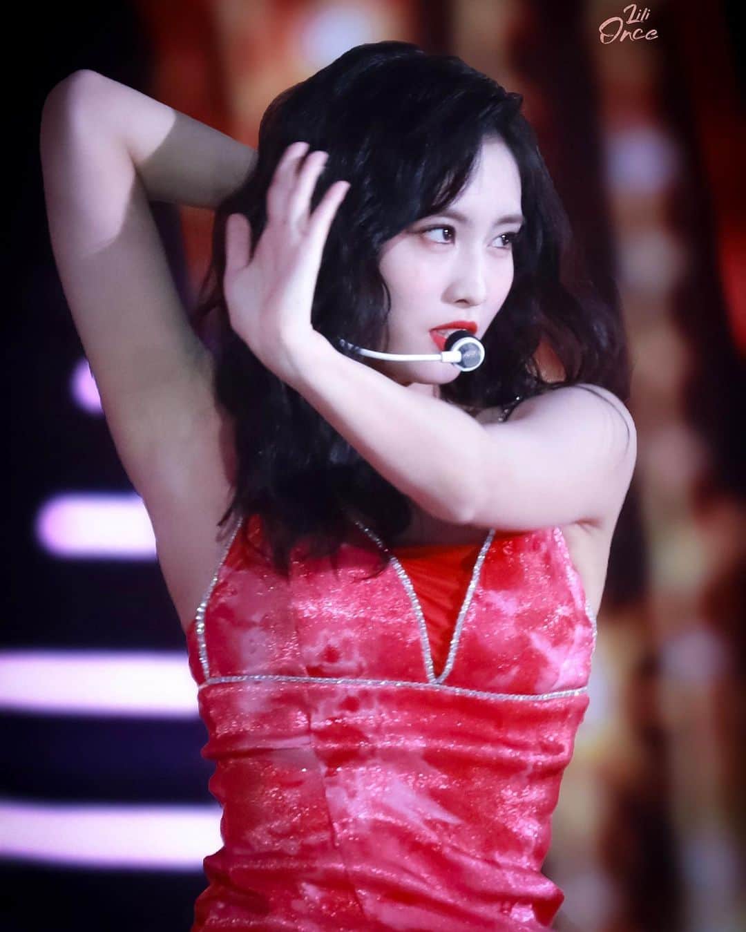 のインスタグラム：「♡ [Fantaken] 191225 - 2019 SBS Gayo Daejeon -  #MOMO #트와이스 #모모 #平井もも #もも #TWICE ©️ Lilionce」